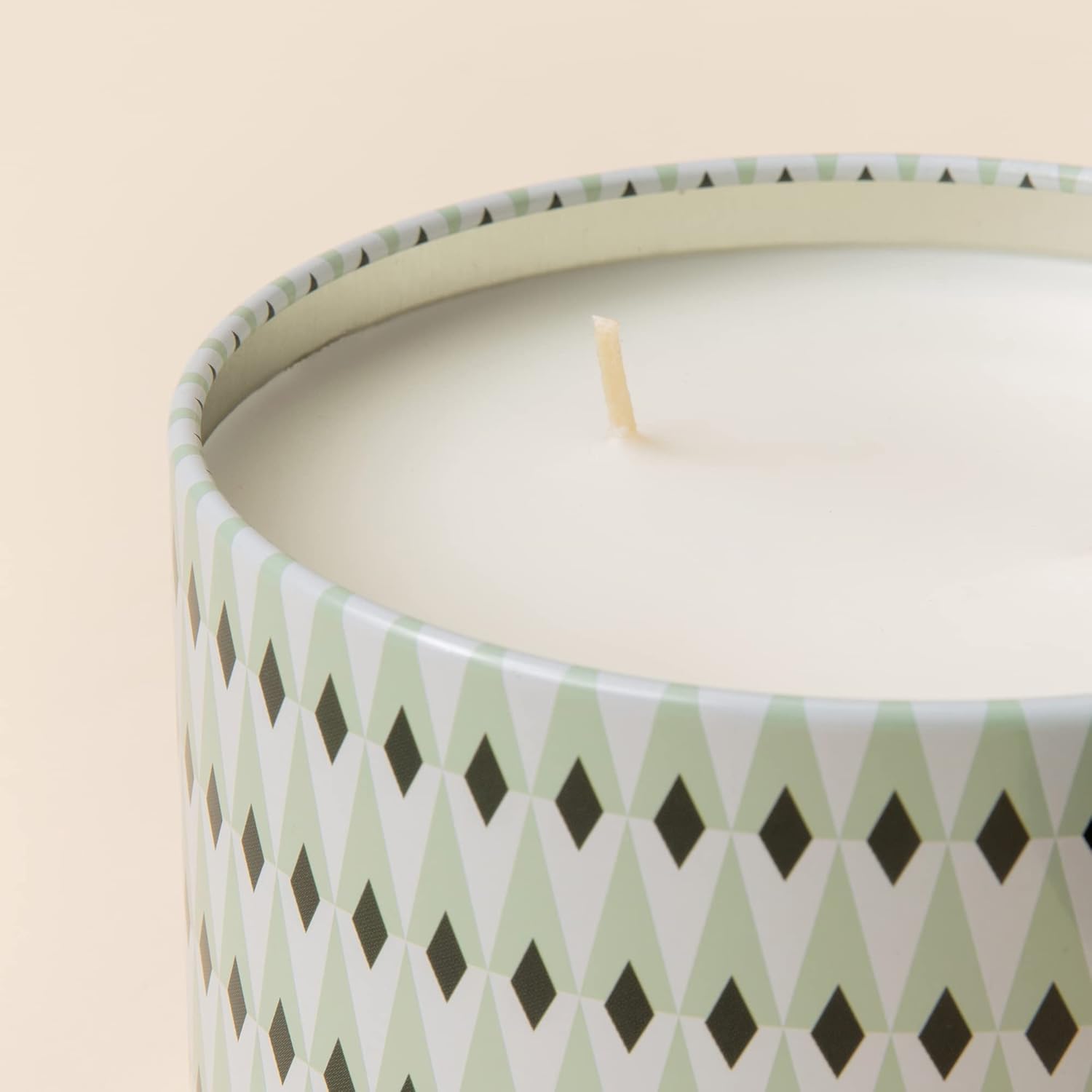 Bougie parfumée pour une décoration élégante, créant une ambiance chaleureuse – Image 5
