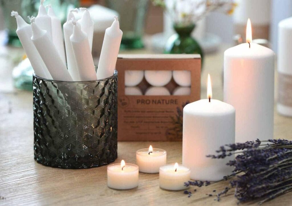 Bougie parfumée pour une décoration apaisante, créant une ambiance chaleureuse