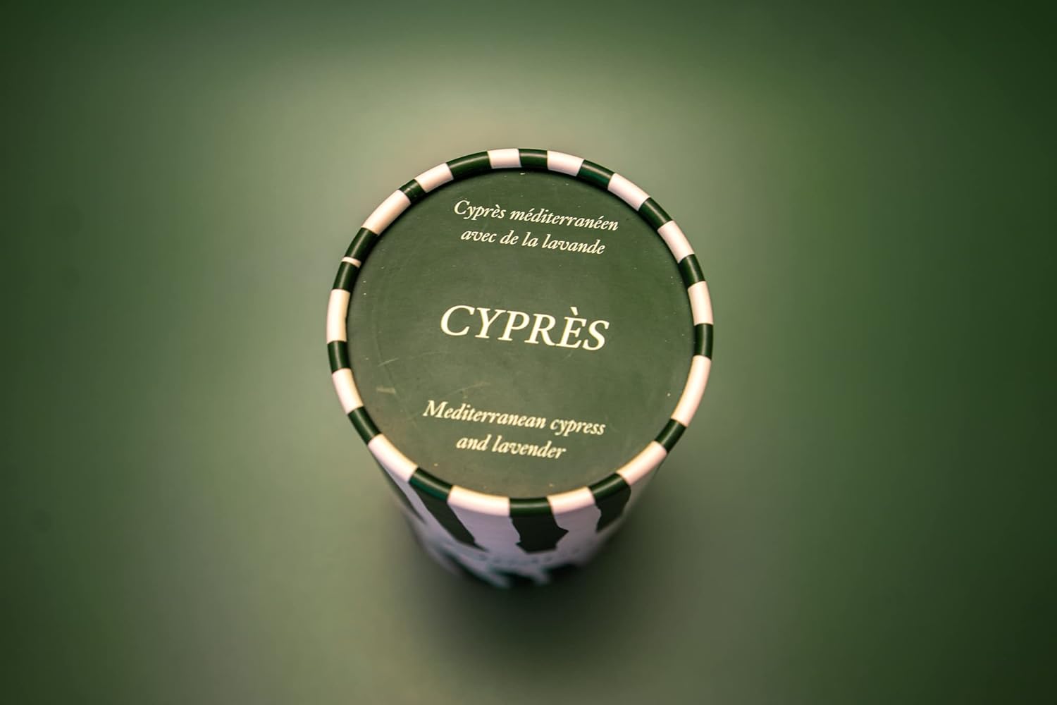 Bougie parfumée pour une décoration apaisante, créant une ambiance chaleureuse – Image 6