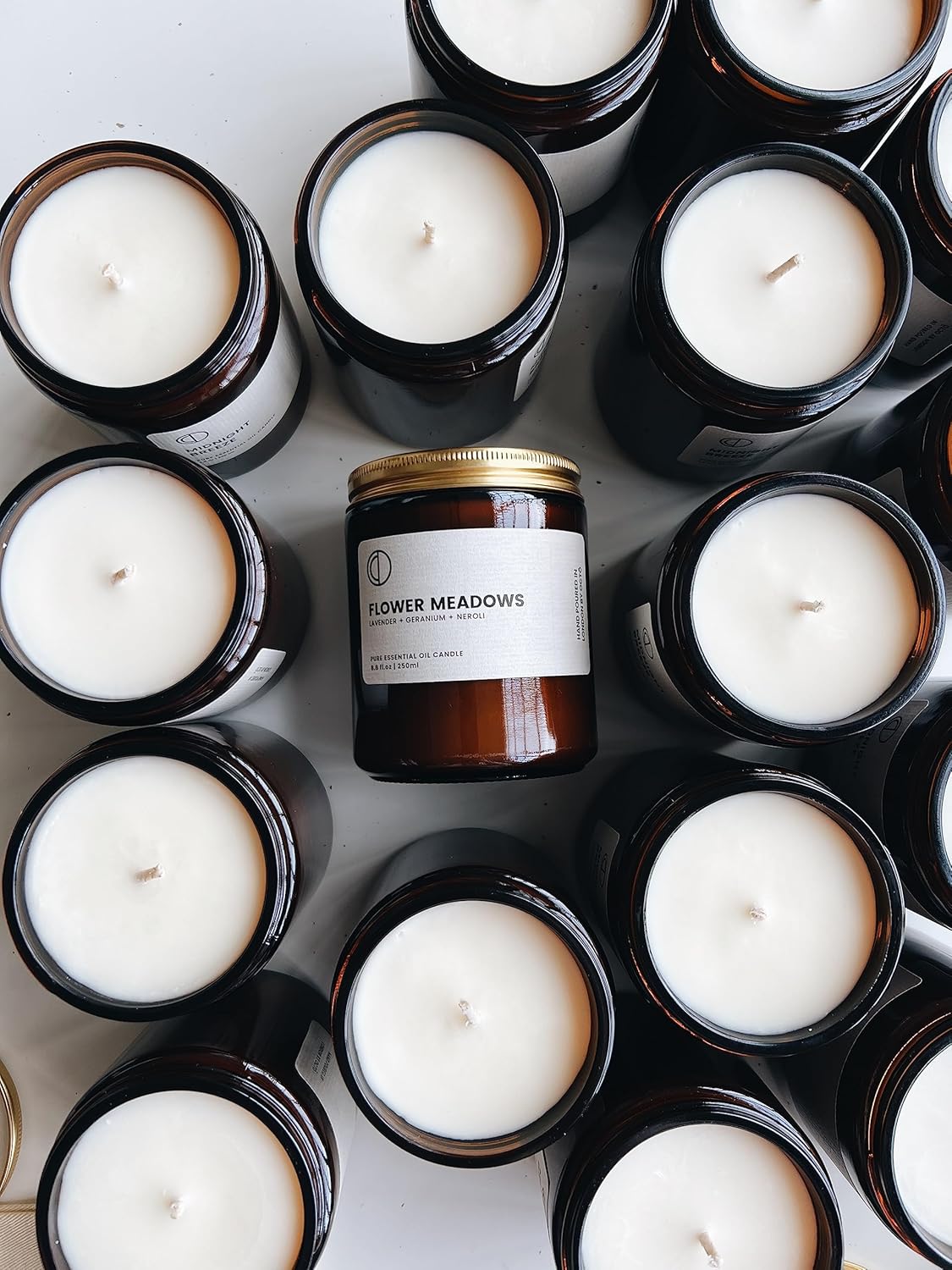 Bougie parfumée pour une ambiance chaleureuse et relaxante
Idéale pour la décoration et les moments de détente – Image 3