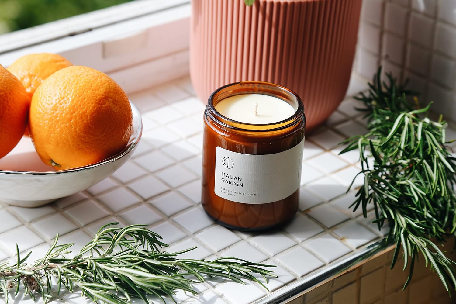 Bougie parfumée pour la détente, créant une ambiance chaleureuse et apaisante – Image 5
