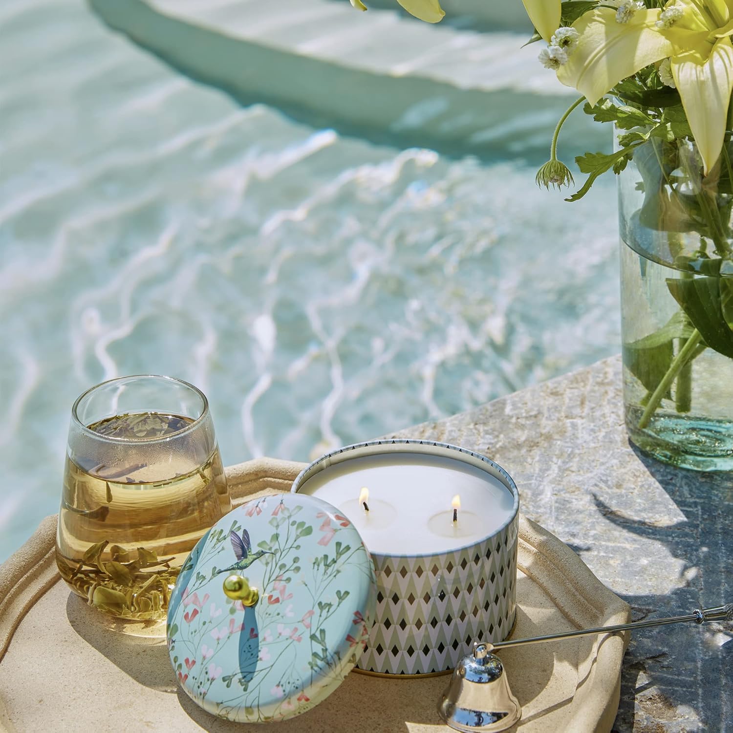 Bougie parfumée pour une décoration élégante, créant une ambiance chaleureuse – Image 2