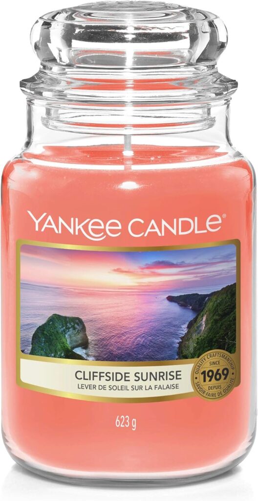 Bougie parfumée pour une ambiance chaleureuse et relaxante  
Idéale pour la décoration intérieure ou un cadeau apaisant