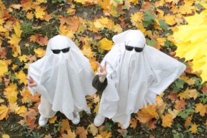 découvrez nos idées de costumes d'halloween de dernière minute : faciles, créatives et rapides à réaliser pour impressionner vos amis sans stress !
